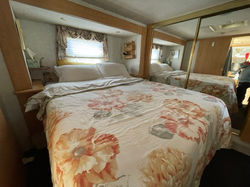 Trailer 6 Medium