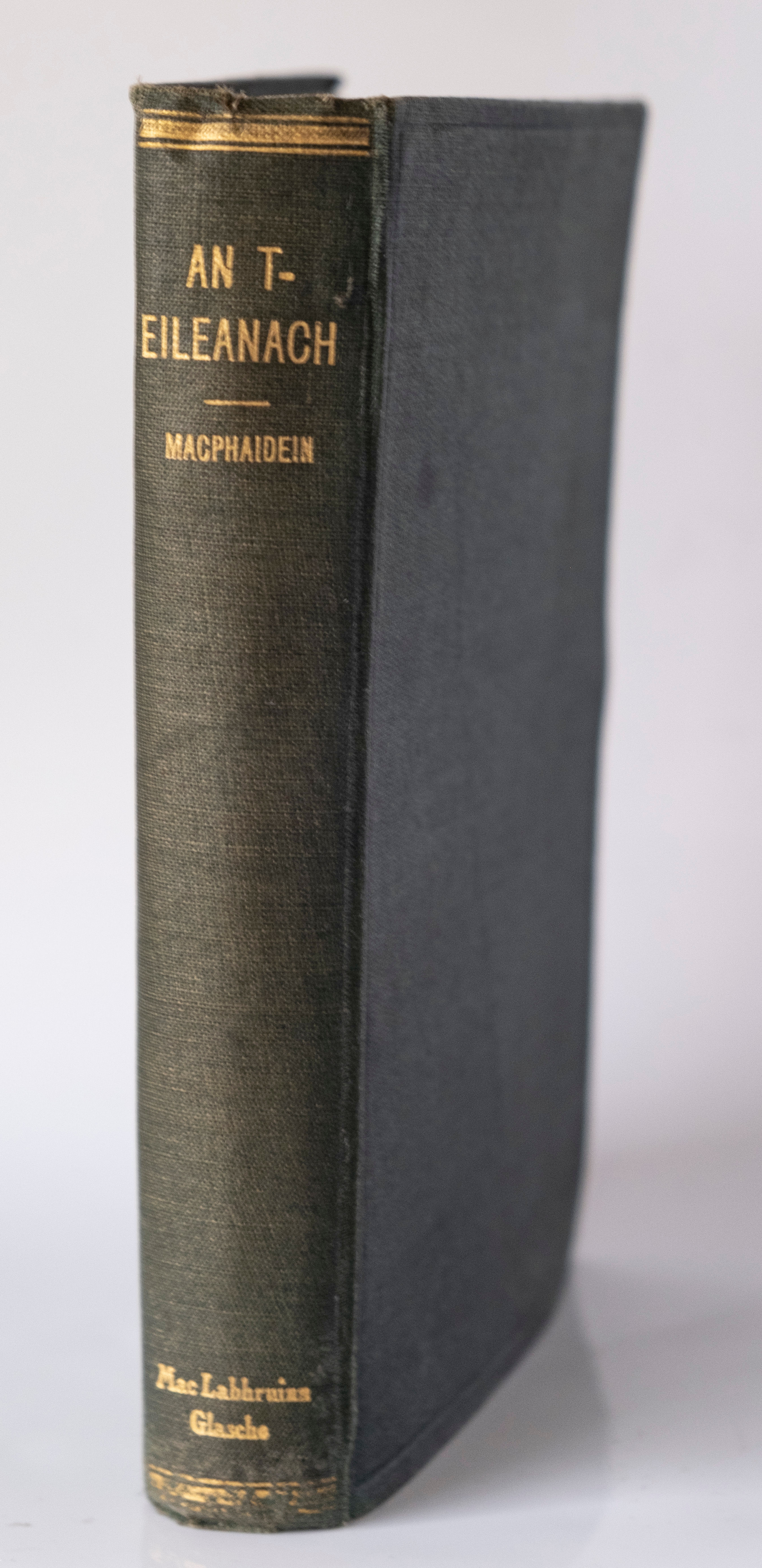 An t-eileanach - dàin, òrain agus sgeòil-aithris / The Islander - Original Gaelic Songs, Poems and Readings