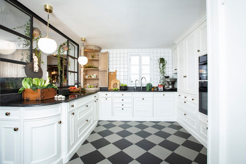 Runda köksskåp och runda hörn som ett riktigt Lykkedalskök