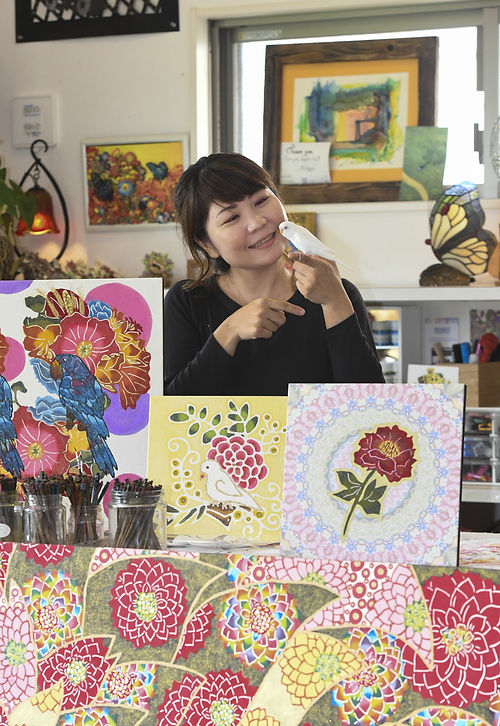 紅型・新垣優香さん.jpg