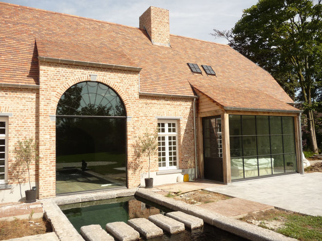 gebogen metalen raam