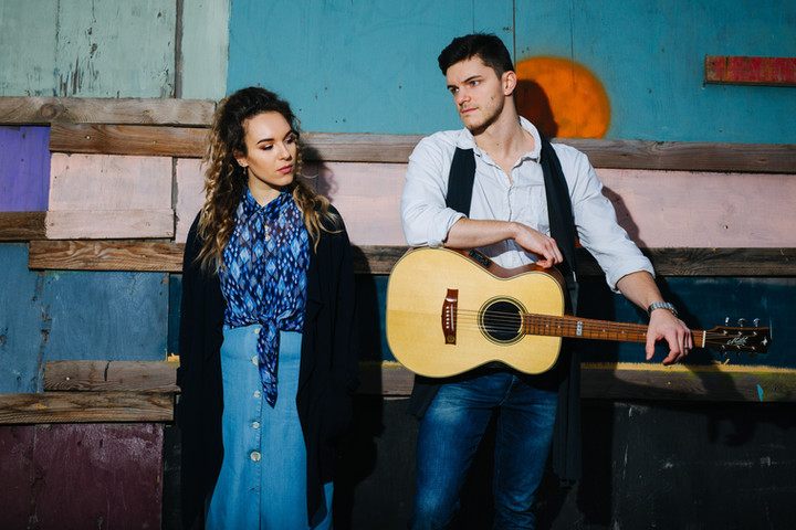 acoustic duo Tom Nelson & Dunja