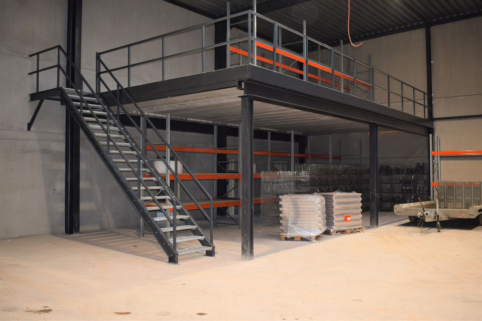 stalen trap en balustrade