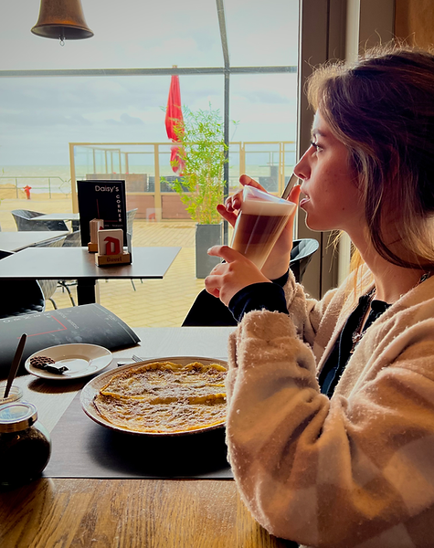 pannenkoek eten aan zeedijk Middelkerke