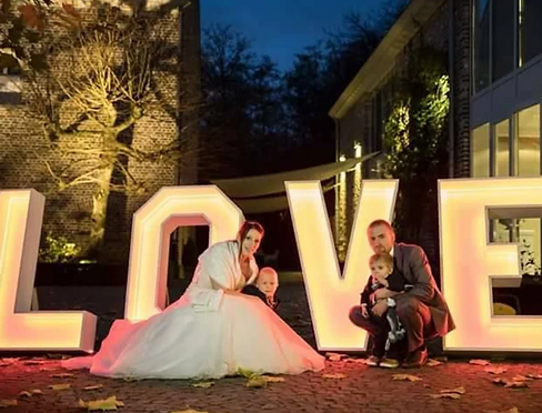 Tinneke en Yannick met love-letters (2).png