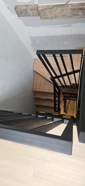 escalier en métal et bois