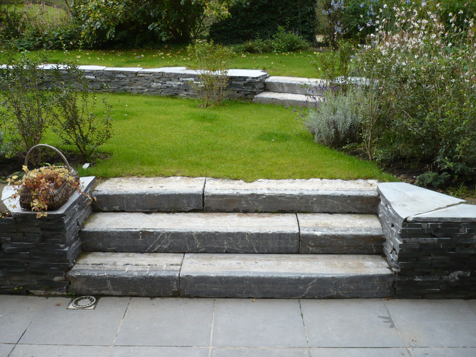 MURS DE SOUTÈNEMENT ET ESCALIER EN PIERRES SÈCHES