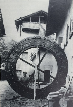 Antica ruota in legno Molino Maufet
