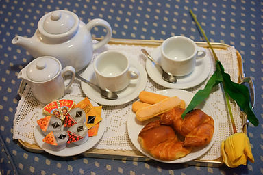 Colazione servita in sala colazioni o in camera