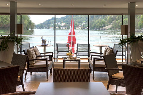Avalon-Ship-Gallery-PASSION-Club-Lounge.jpg