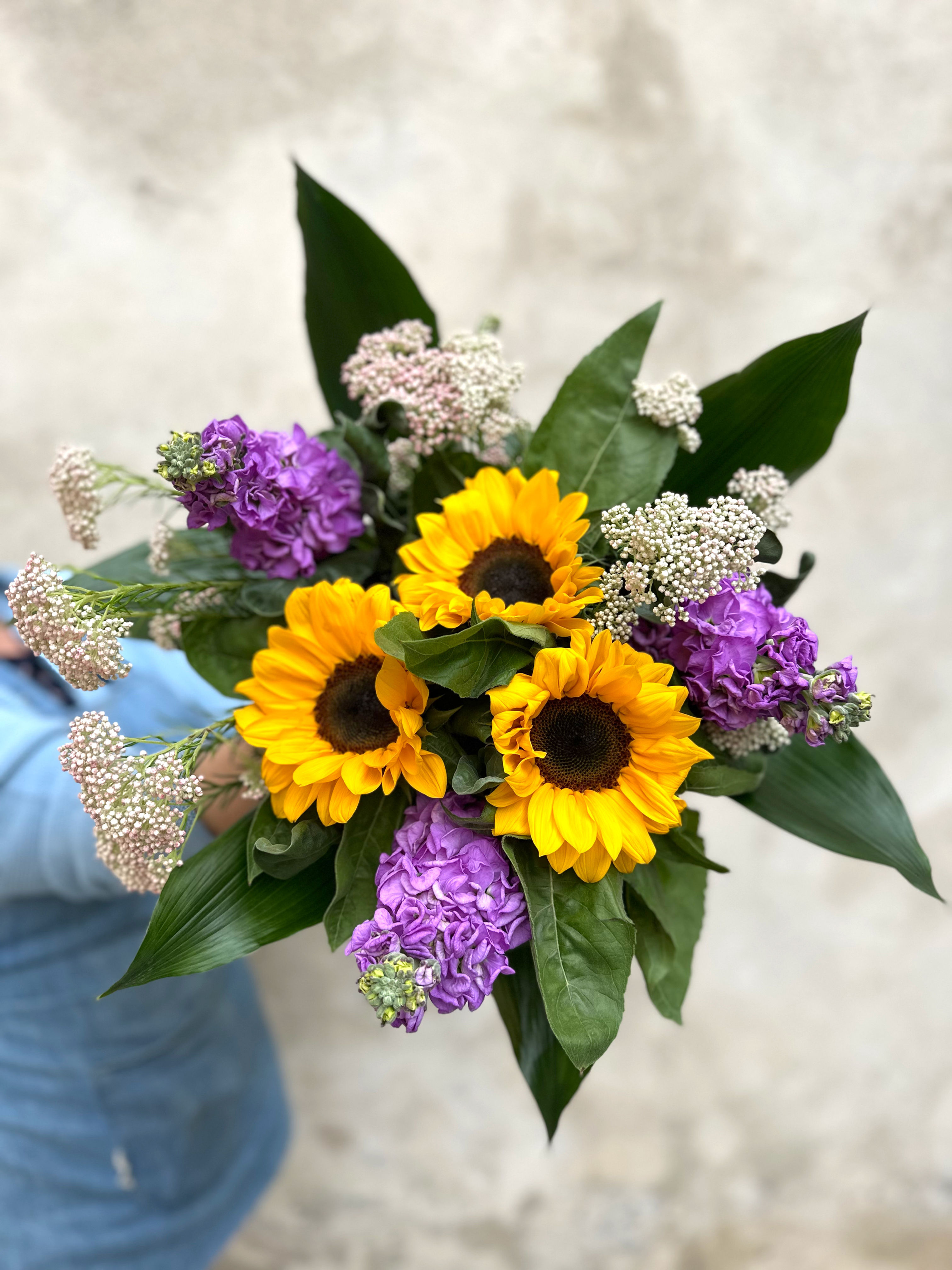 Girasoli e fiori di stagione