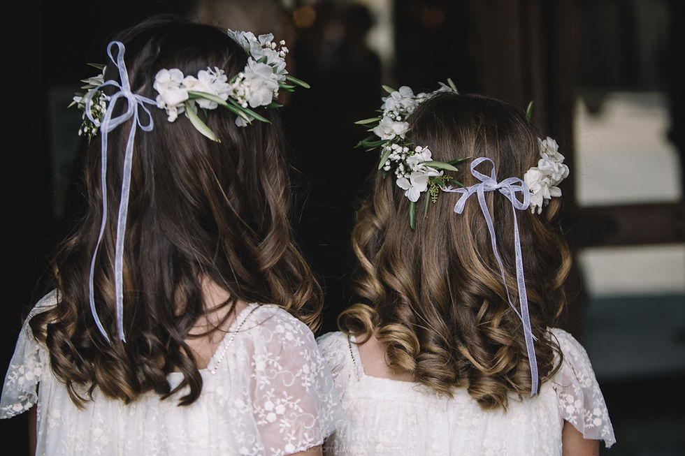 Boda de primavera en Mas les Cols, Olot. Vestido de novia de Aire Barcelona, fotografía natural de bodas en Barcelona - Mon Amour Wedding Photography