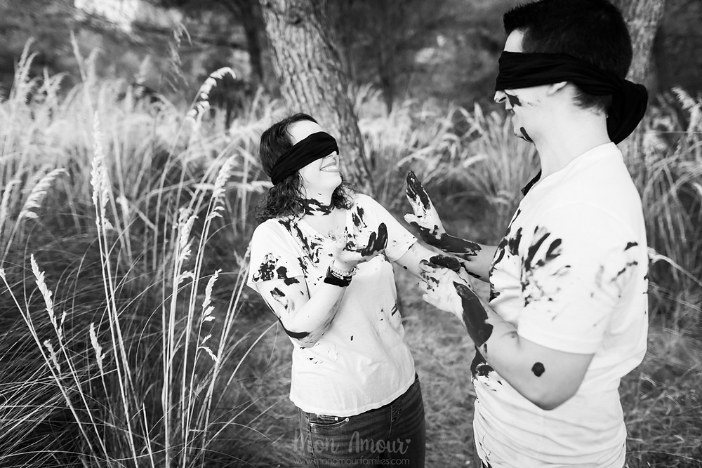 Gender Reveal, descubriendo si el bebé es niño o niña, fotografía natural de familias en Barcelona - Mon Amour Wedding Photography by Mònica Vidal