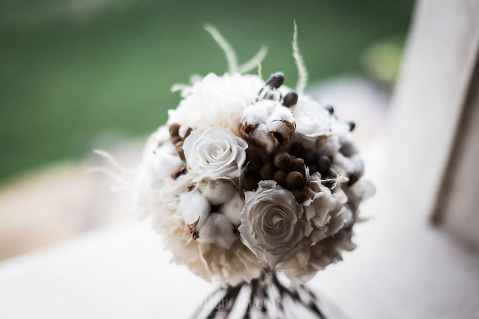 Boda de invierno por la noche, vestido de novia de Mireia Balaguer, corona de Marucca, maquillaje y peluquería de Anna Segura, decoración e iluminación de Leloup Barcelona, fotografía natural de bodas en Barcelona - Mon Amour Wedding Photography by Mònica Vidal