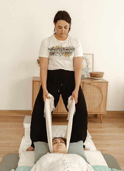 Slow Rebozo - Massage au tissu Rebozo à Bordeaux et La Sauve en Gironde. Bercements, enveloppement, resserrage bassin.