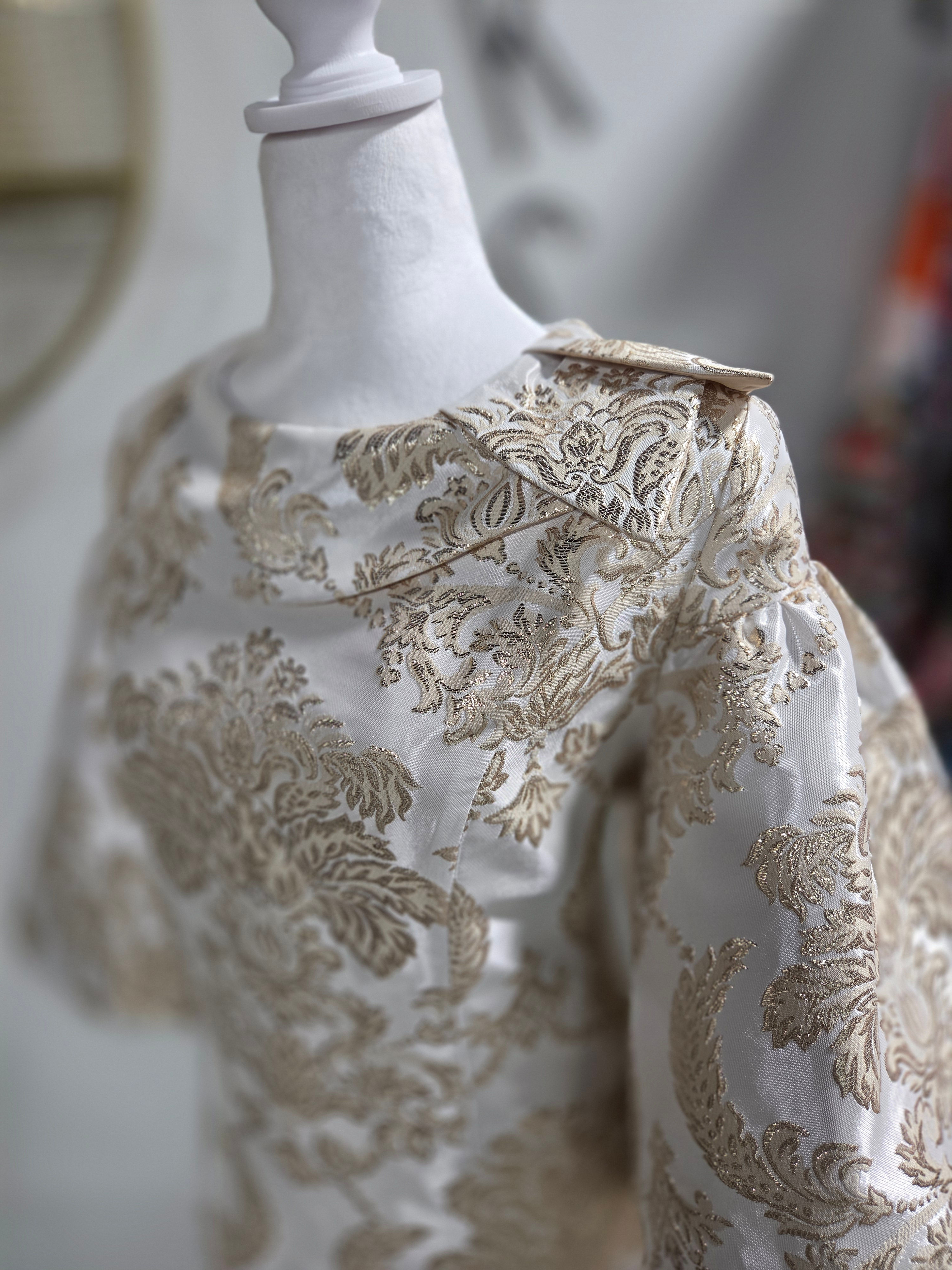 LAVISH LOOKS  GLENDA