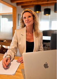 AM Immo vous accompagne dans vos projets immobiliers
Un accompagnement personnalisé et transparent.
Achat immobilier
Vente immobilière
Estimation immobilière
Accompagnement immobilier
AMImmo - Suisse