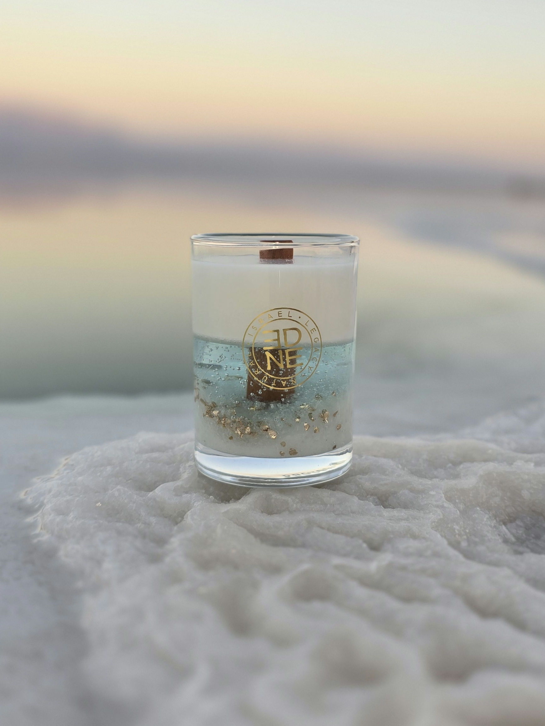 נר ריחני עם פתיל עץ בעיצוב "ים המלח"