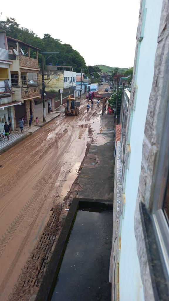DEFESA CIVIL E EQUIPES DO PLANO EMERGENCIAL DA PREFEITURA DE BM VISTORIAM ÁREAS ATINGIDAS PELA CHUVA