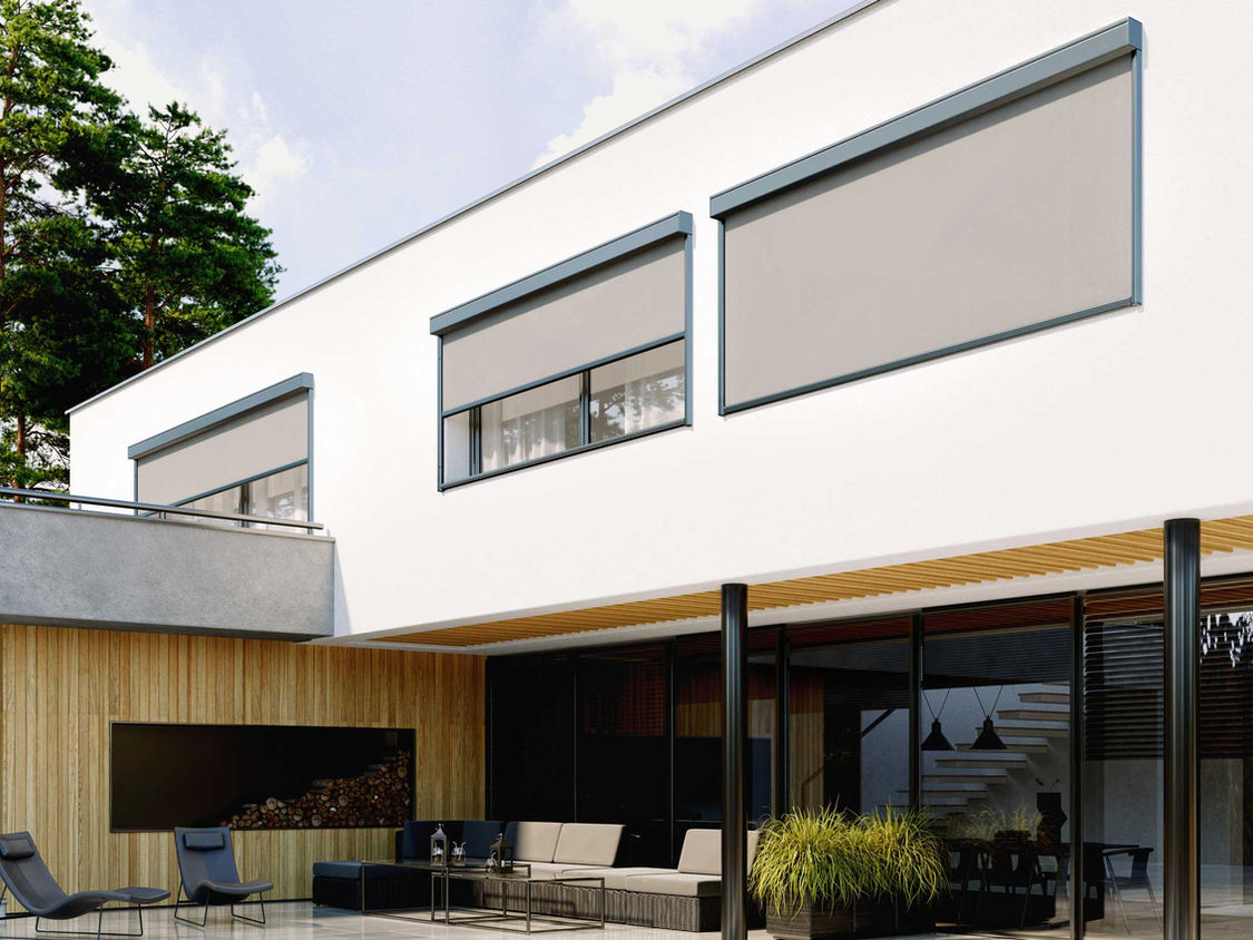 Vegg med zip screen, montert på utsiden av veggen.