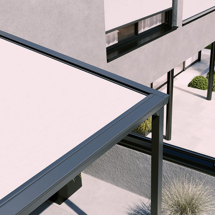 Pergolite Zipner utendørs skygge struktur på et moderne hus. Pemasol.