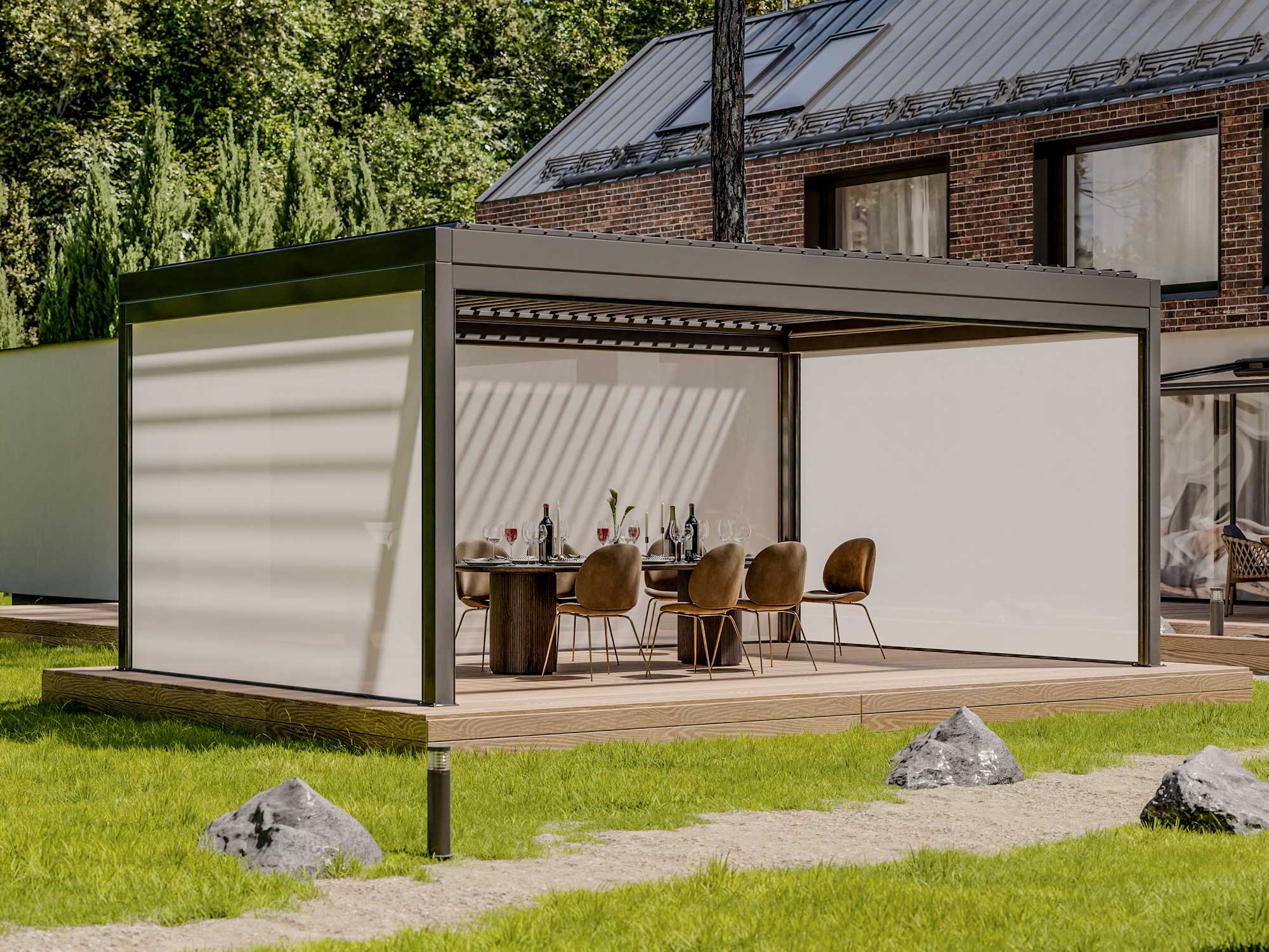 Pergola Pergomella Compact med screens som sidevegger på terrasse