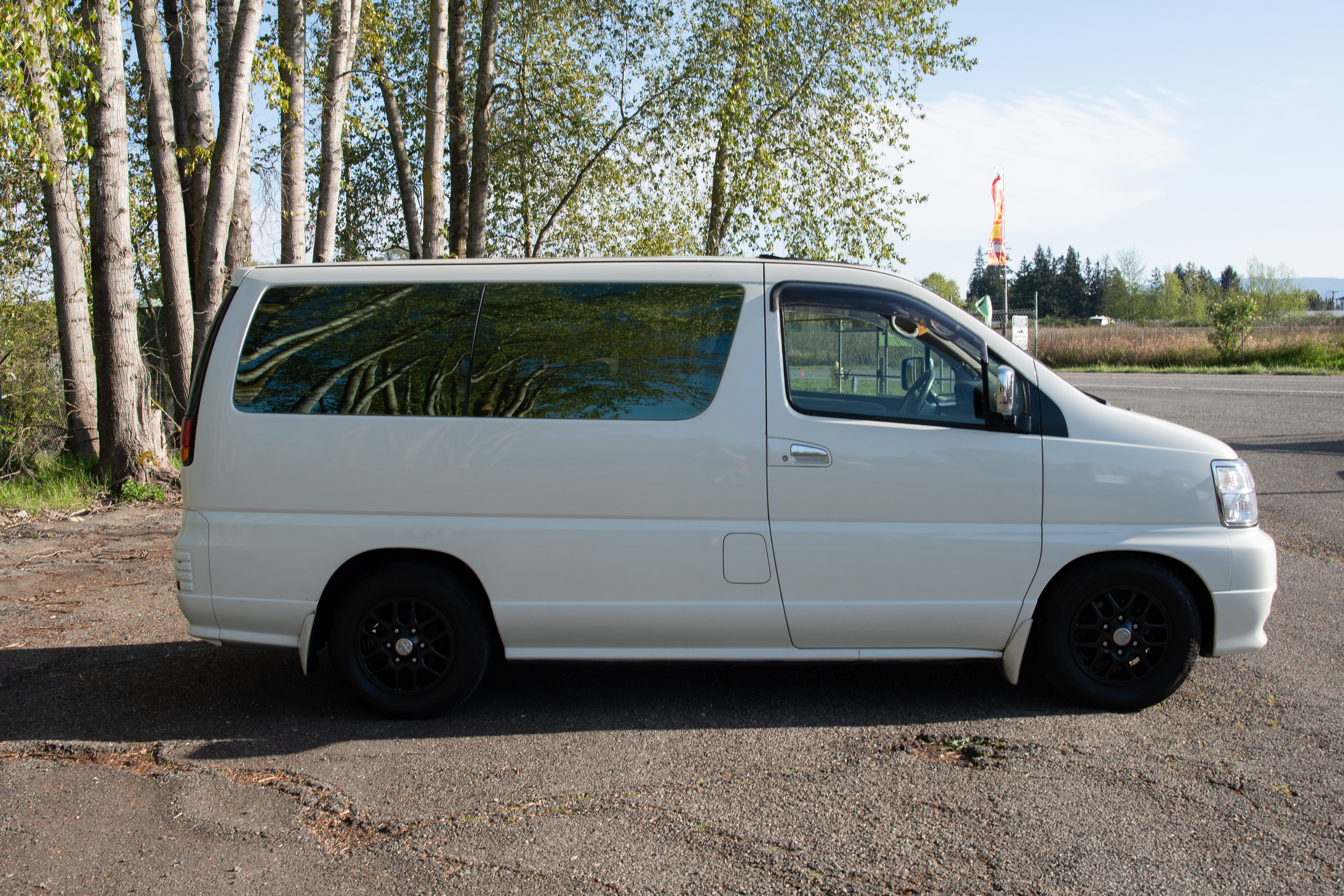 2000 Nissan Elgrand JDM car for sale — photo 8 of 15