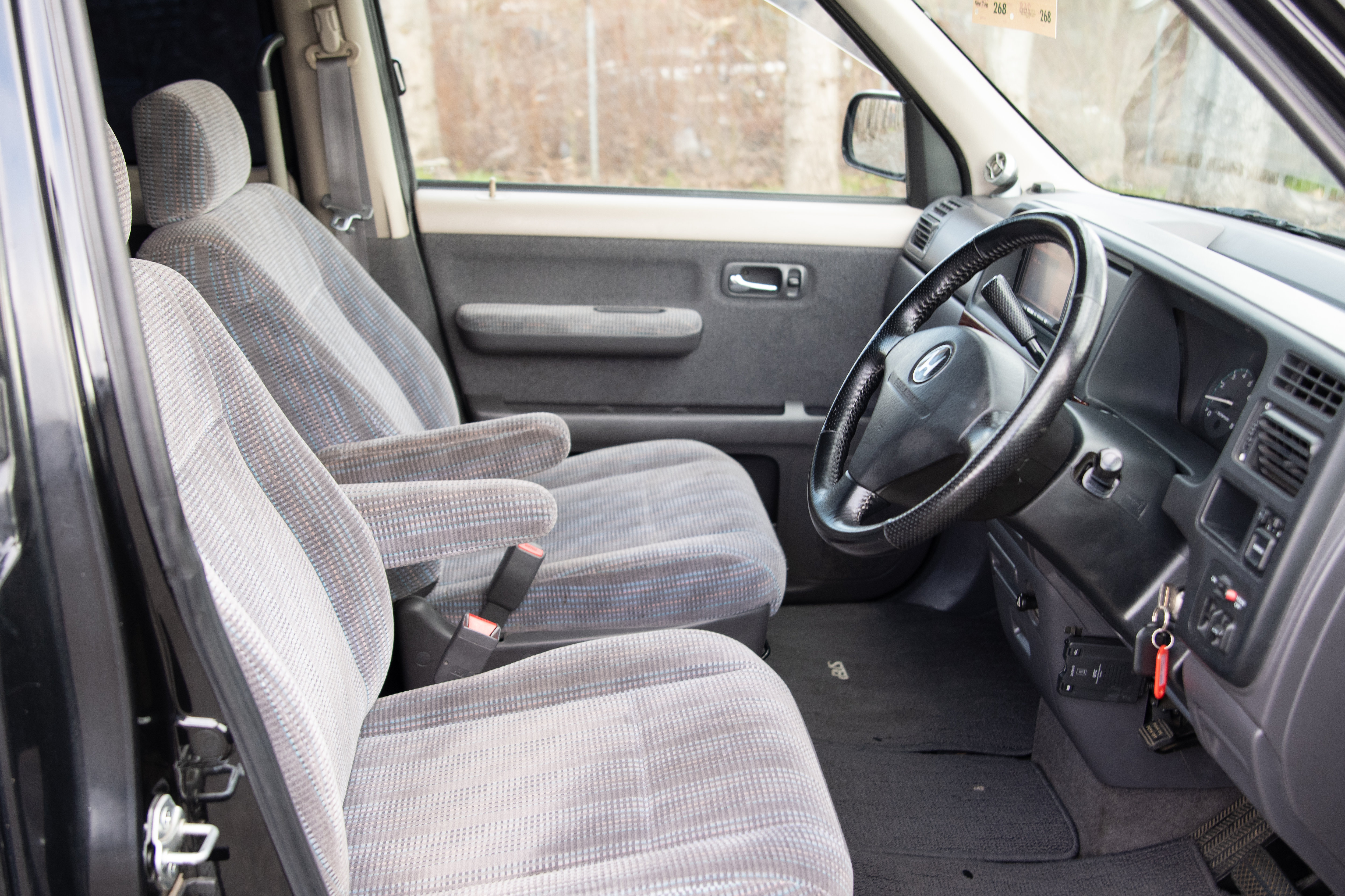 2000 Honda Stepwagon JDM car for sale — photo 10 of 15