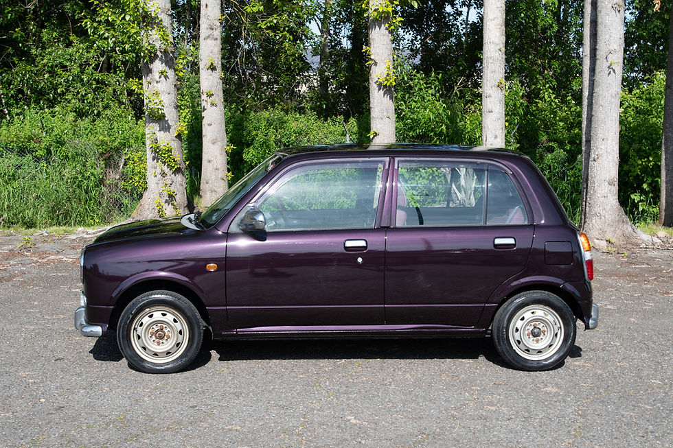 Thumbnail: 2000 Daihatsu Miragino S Edition