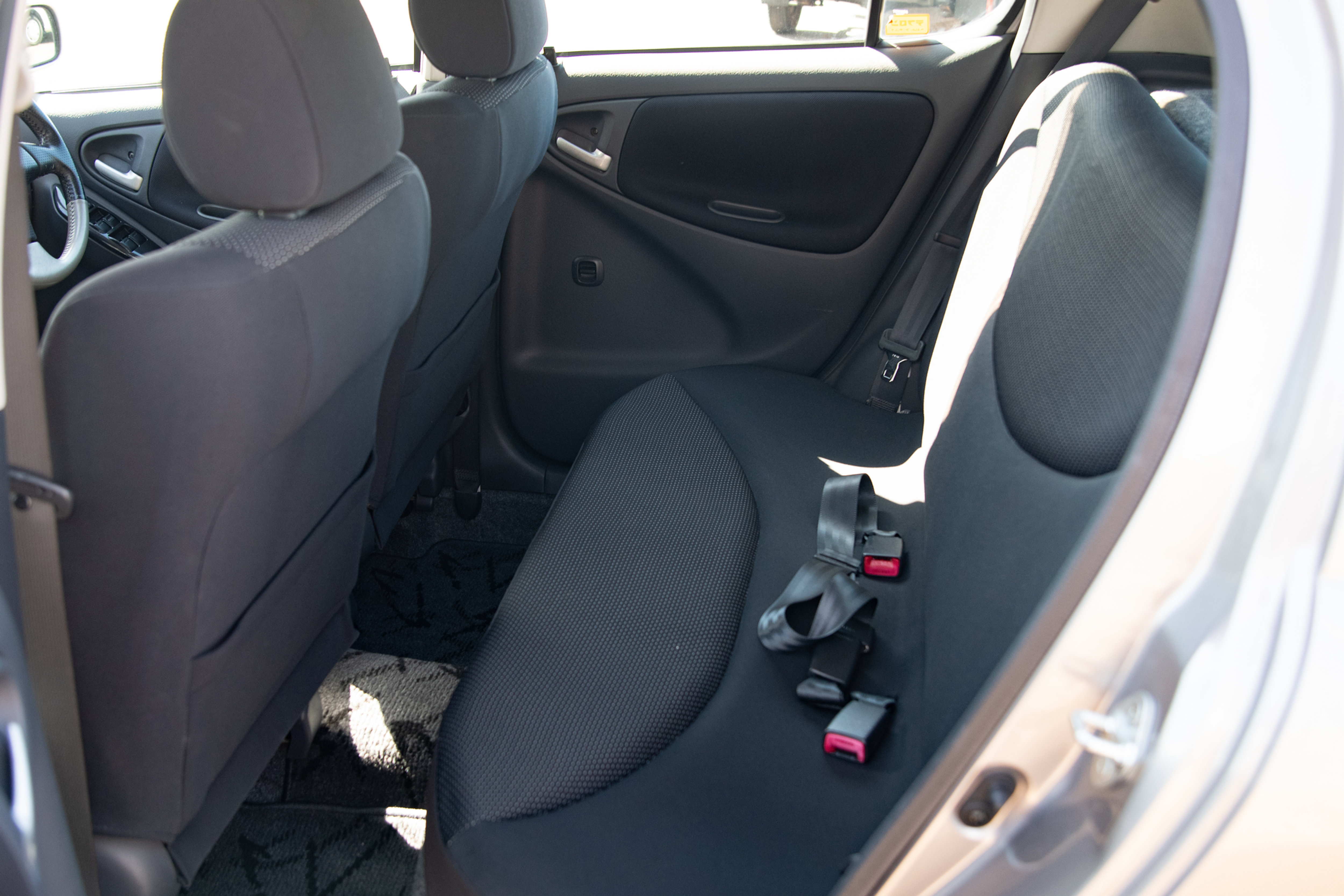 2001 Toyota Vitz JDM car for sale — photo 14 of 15