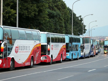 防駕駛過勞 租遊覽車限12小時