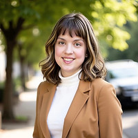 Brooke D Headshot.jpg
