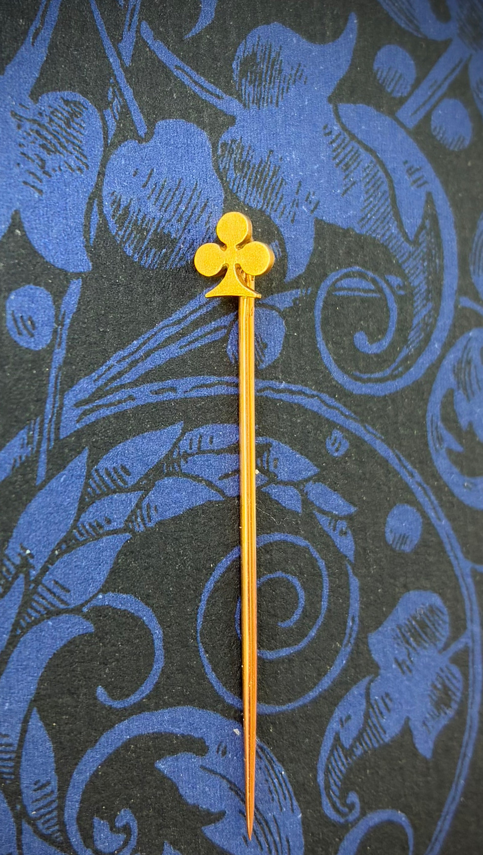 Antique 18k gold clover pin
