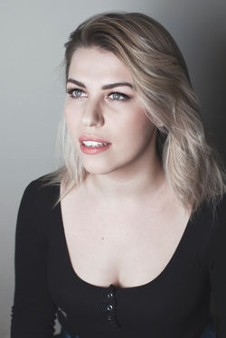 ANASTASIA3ojos