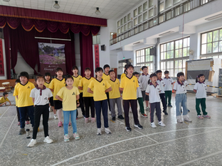 光榮綻放,自信響起—孩子們用歌聲與鼓聲照亮舞台