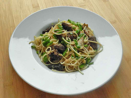 Pasta mit Morcheln und Zuckerschoten