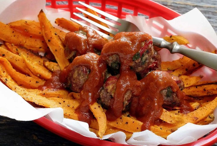 Fried Fries with Meatball sauce image