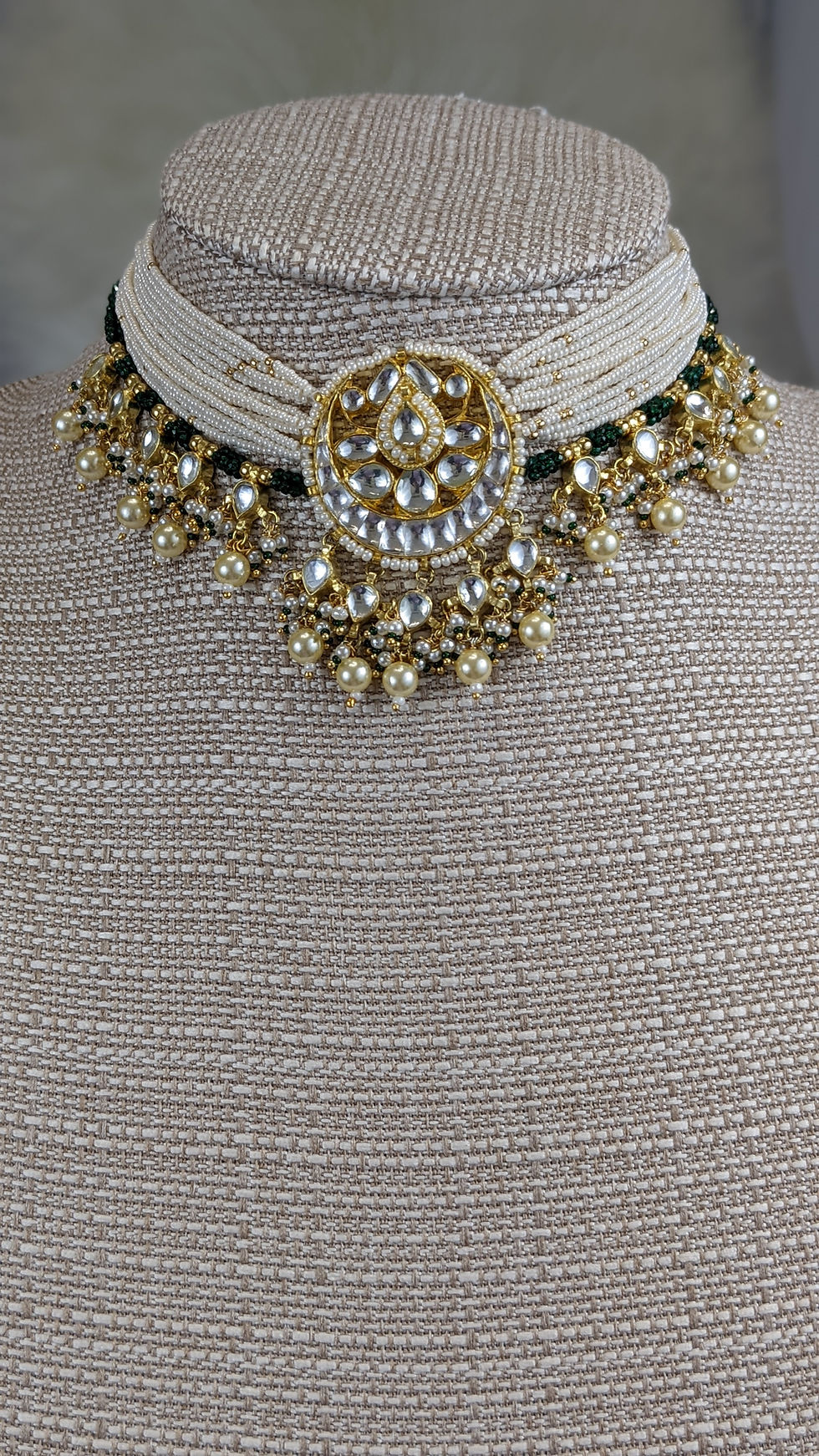 Thumbnail: Pachi Kundan choker set