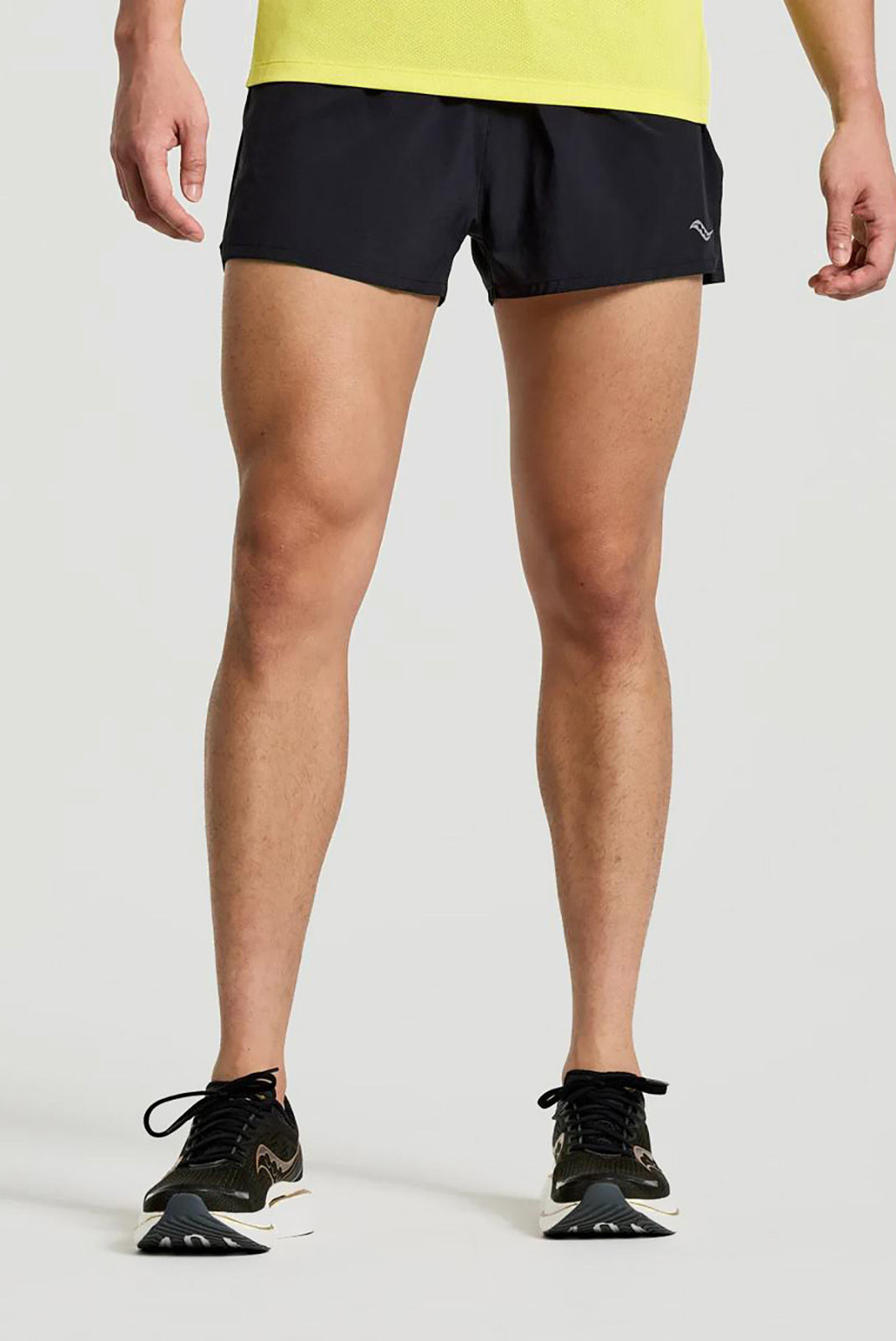 Чоловічі спортивні шорти Saucony OUTPACE 2.5" SPLIT SHORT black