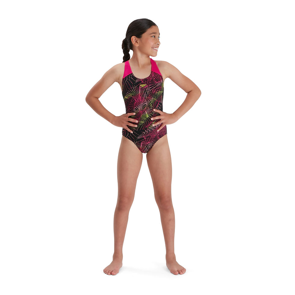 Прев'ю: Young girl in swimsuit posing. Swimsuit text, Інтернет-магазин SwimDream
