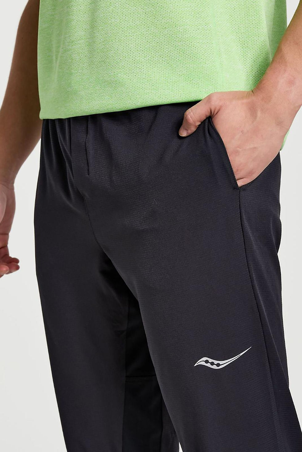 Прев'ю: Чоловічі спортивні штани Saucony Boston Woven Pant SAM800348-BK S
