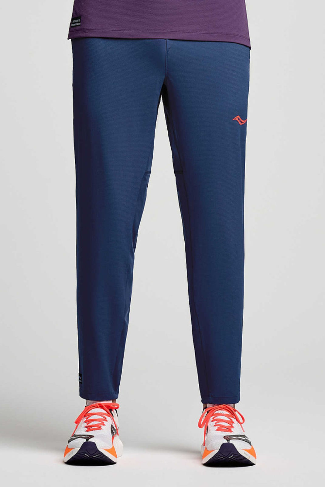 Чоловічі спортивні штани Saucony Boston Woven Pant SAM800348-NV S