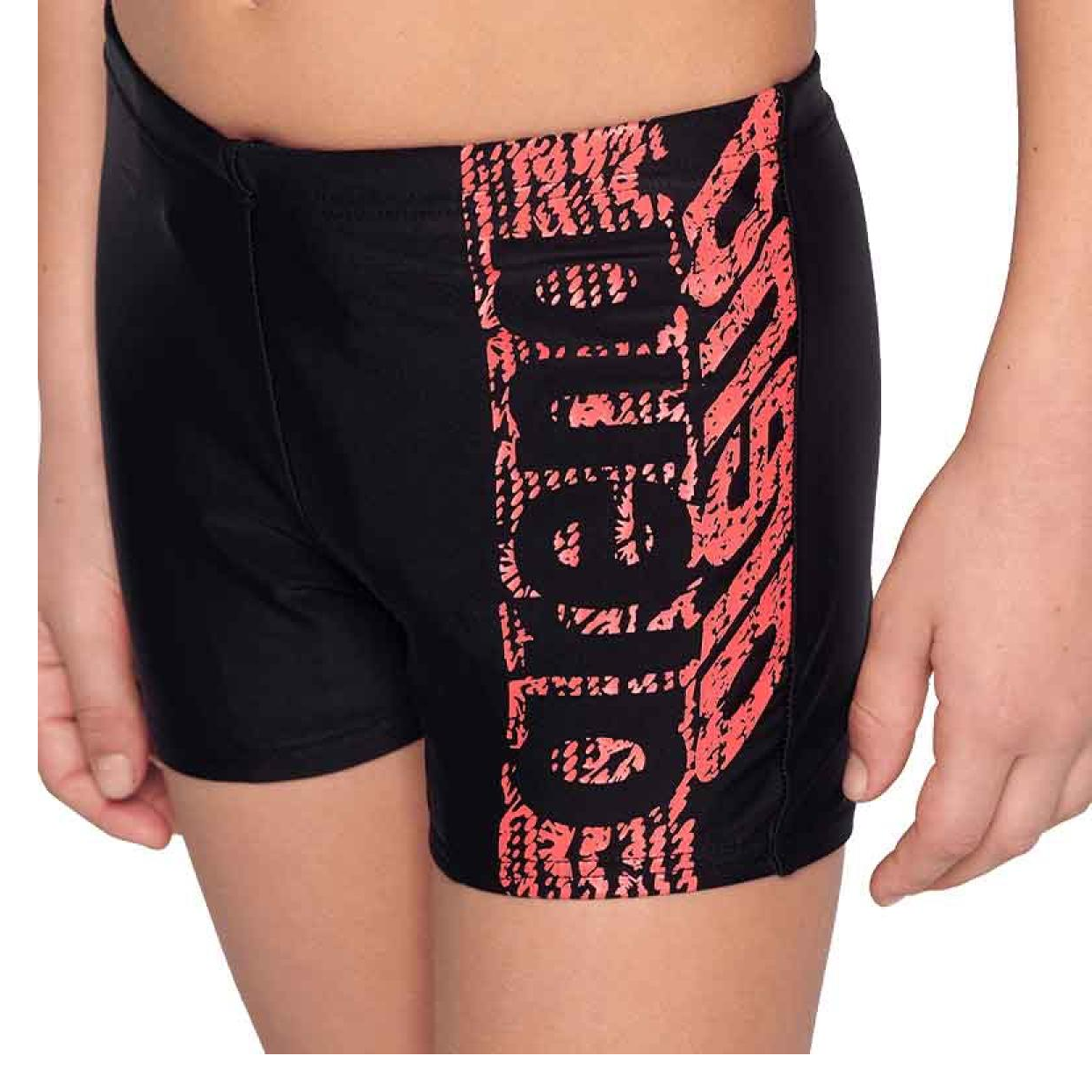 Дитячі чорні плавки Arena з логотипом, вид спереду. Інтернет-магазин SwimDream.