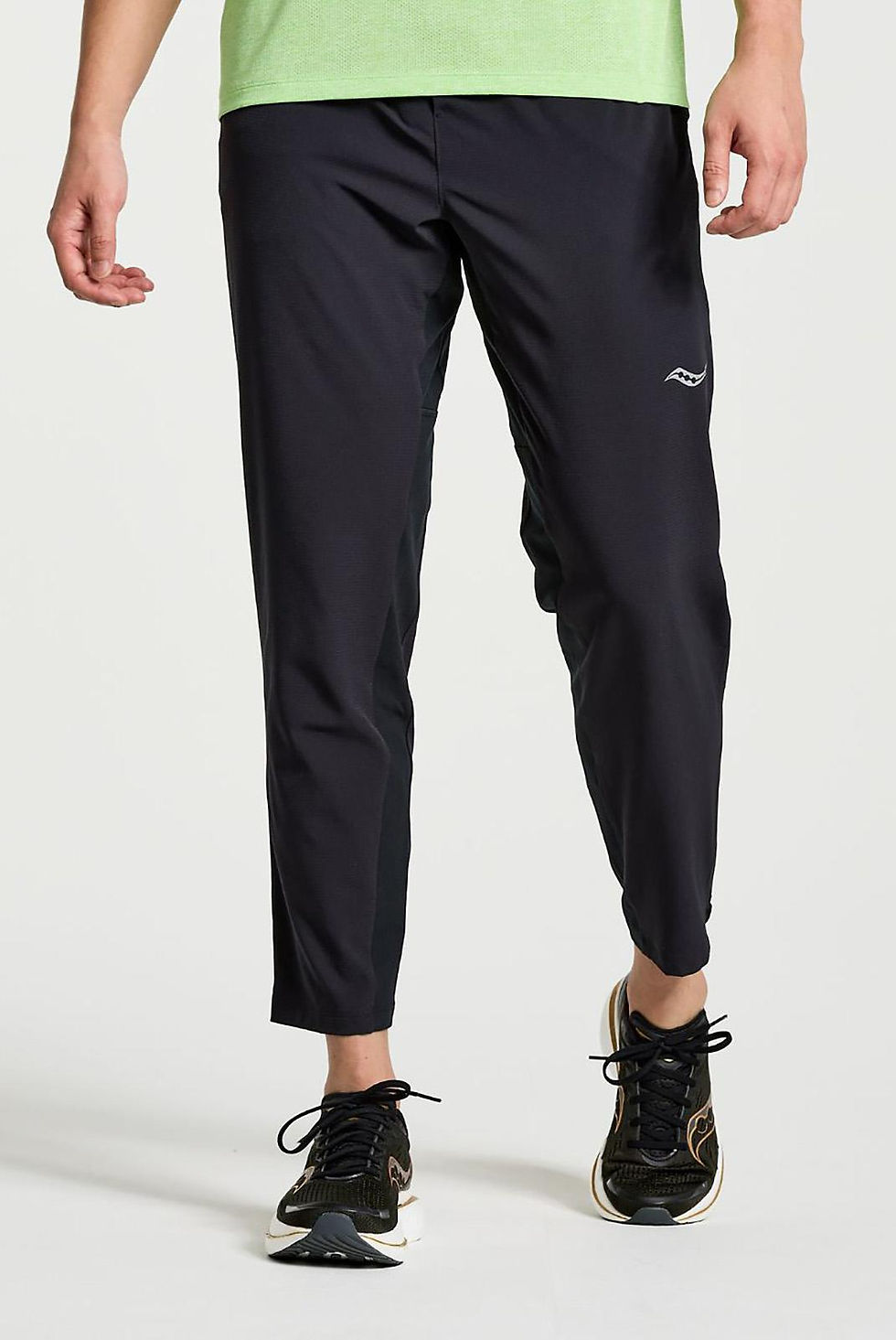 Прев'ю: Чоловічі спортивні штани Saucony Boston Woven Pant SAM800348-BK S