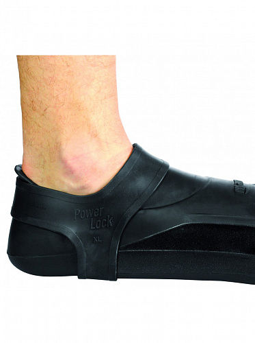 Чорна ласта на нозі людини крупним планом для плавання, SwimDream