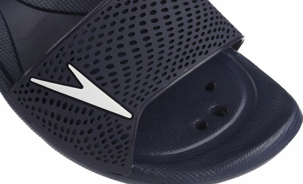 Чорна пляжна шльопанці Speedo з логотипом, вид зверху. Інтернет-магазин SwimDream