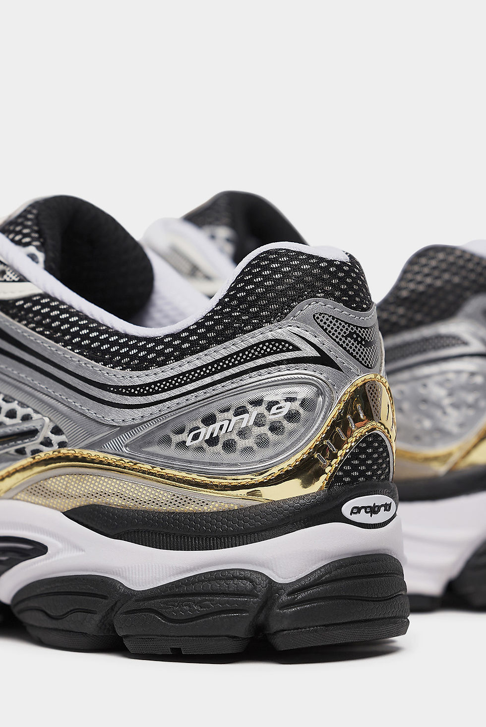 Прев'ю: Кросівки Saucony Progrid Omni 9 Og S70739-9 5.5