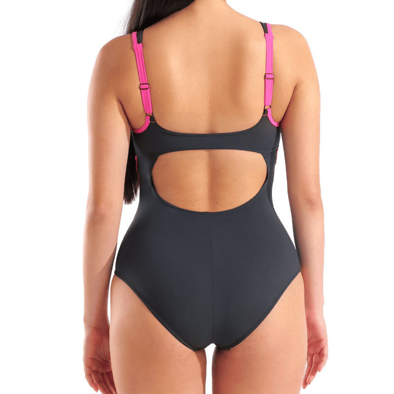 Жінка у чорному купальнику з рожевими вставками. Купальник Arena MAKIMURAX R р.36