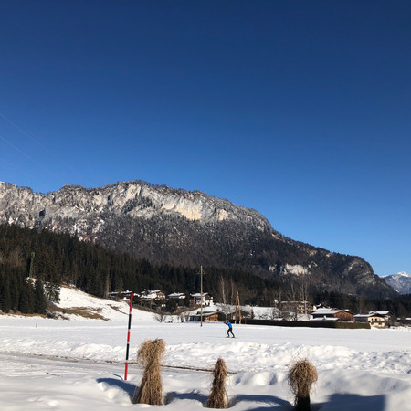 Langlaufloipe direkt vorm Haus.