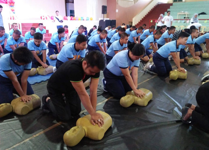 Policemen joins the free training on cardiopulmonary resuscitation as the Philippine Heart Association launches the "CPR on Wheels and Wings Caravan".